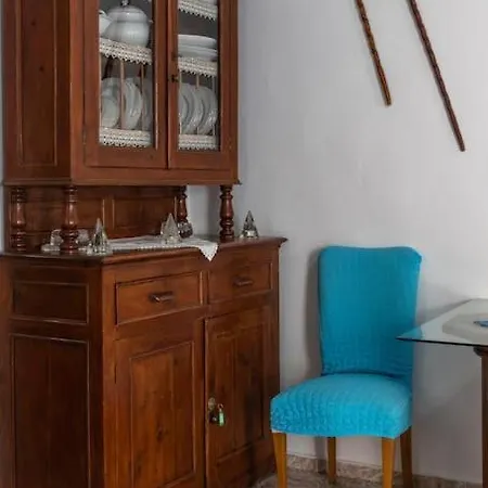 Rustic House In Plaka (Milos)