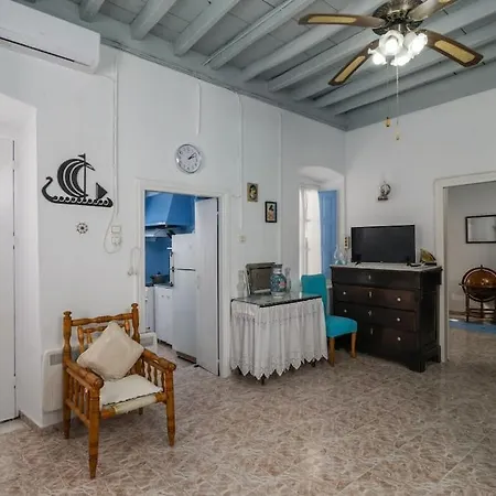 Rustic House In Plaka