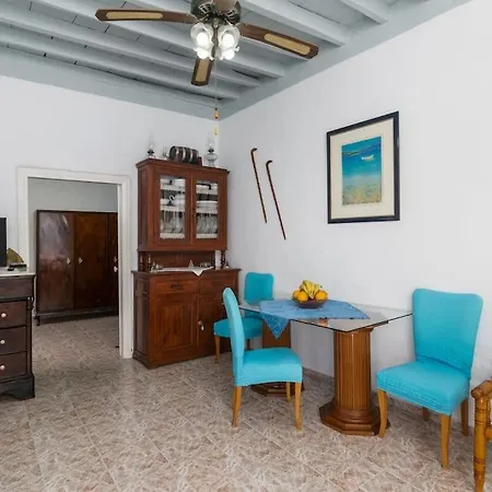 Rustic House In Plaka Πλάκα Μήλου