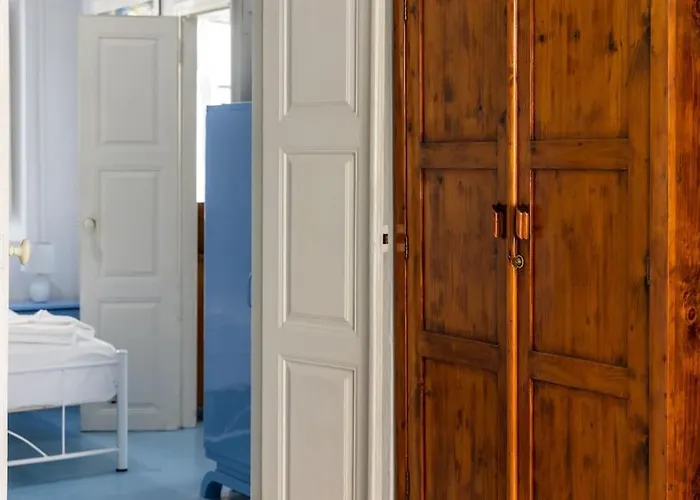 Rustic House In * Plaka (Milos)