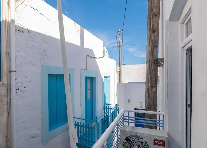 Rustic House In * Plaka (Milos)