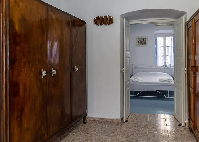 Rustic House In Plaka (Milos)